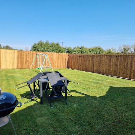 Spacious Curragh 2-Bed Apartment With Own Entrance Brownstown Eksteriør bilde