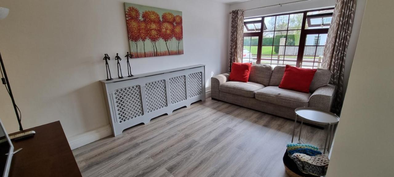 Spacious Curragh 2-Bed Apartment With Own Entrance Brownstown Eksteriør bilde