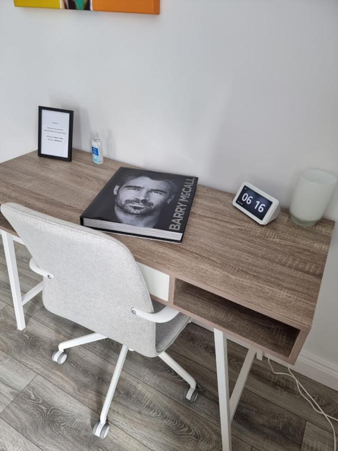 Spacious Curragh 2-Bed Apartment With Own Entrance Brownstown Eksteriør bilde