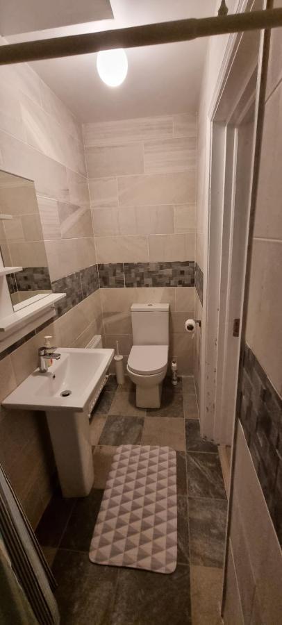Spacious Curragh 2-Bed Apartment With Own Entrance Brownstown Eksteriør bilde