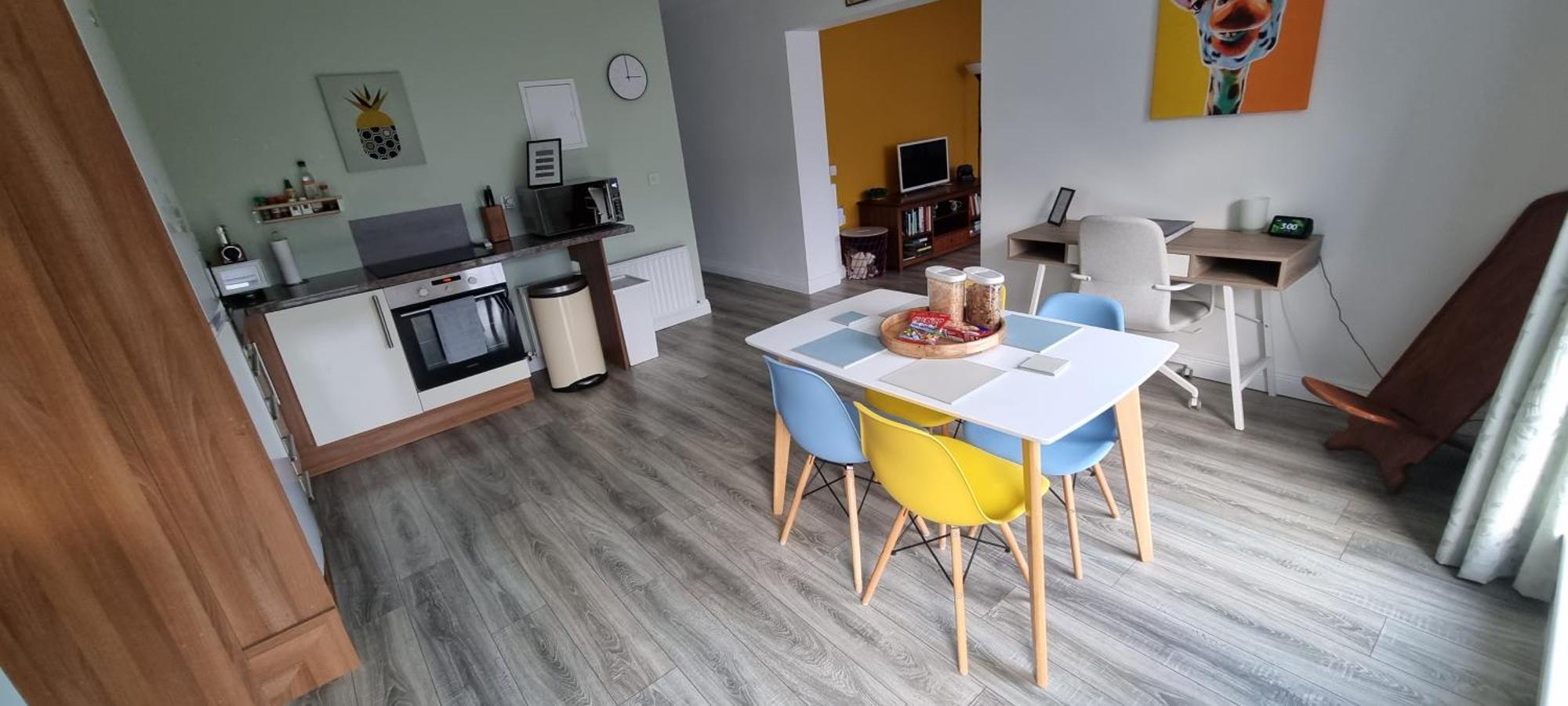 Spacious Curragh 2-Bed Apartment With Own Entrance Brownstown Eksteriør bilde