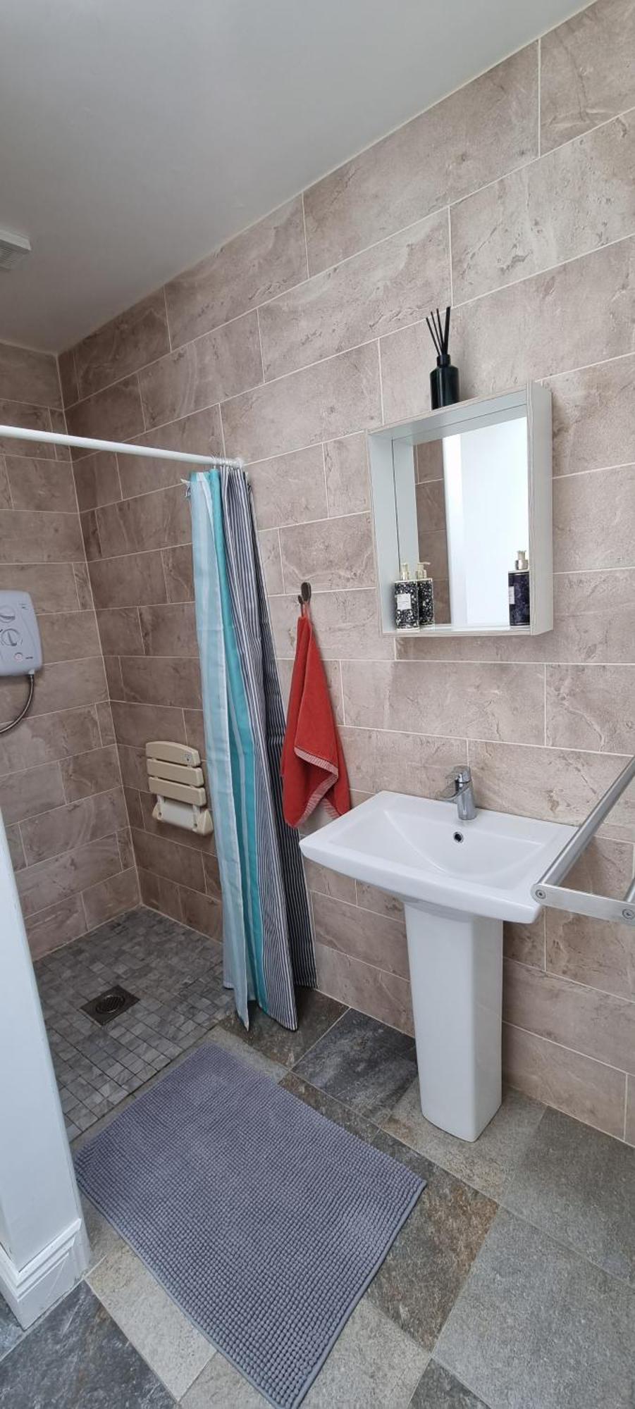 Spacious Curragh 2-Bed Apartment With Own Entrance Brownstown Eksteriør bilde