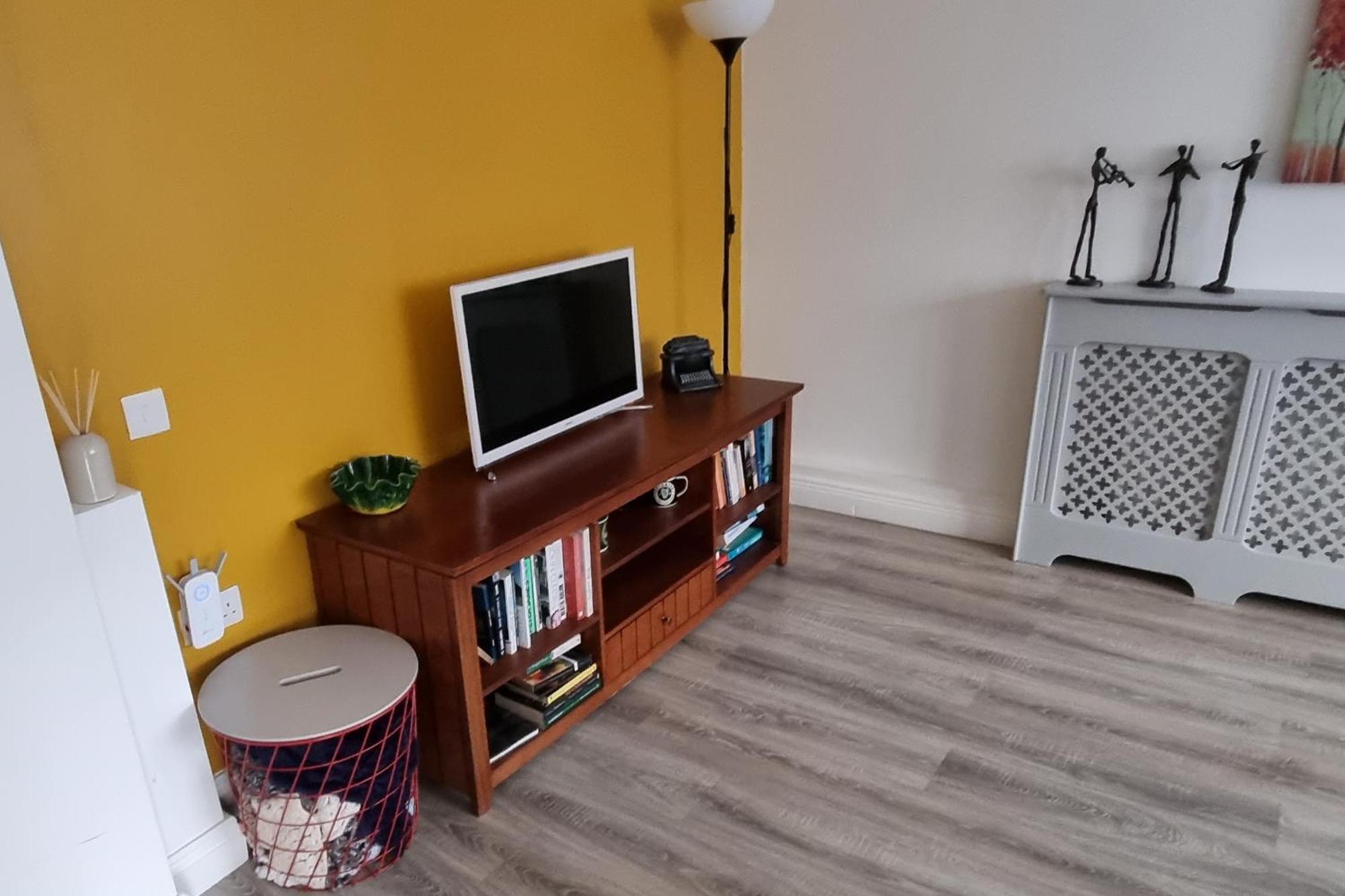 Spacious Curragh 2-Bed Apartment With Own Entrance Brownstown Eksteriør bilde