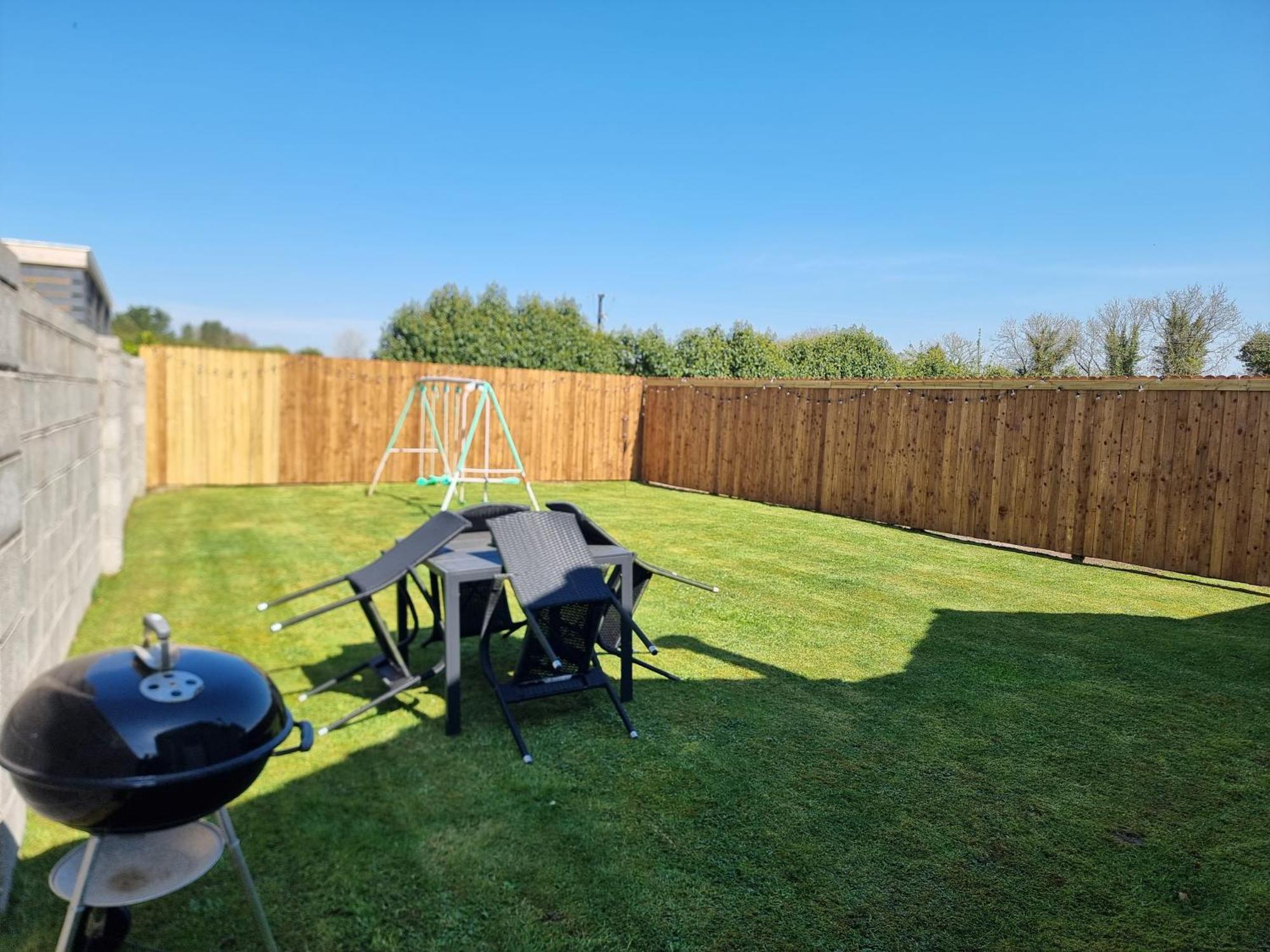 Spacious Curragh 2-Bed Apartment With Own Entrance Brownstown Eksteriør bilde